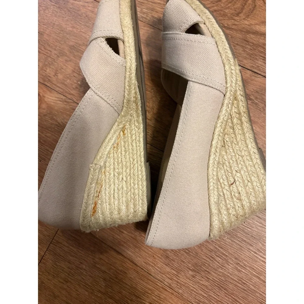 St. John's Bay Womens Size 7 M Beige Wedge Fabric Shoes 0241151